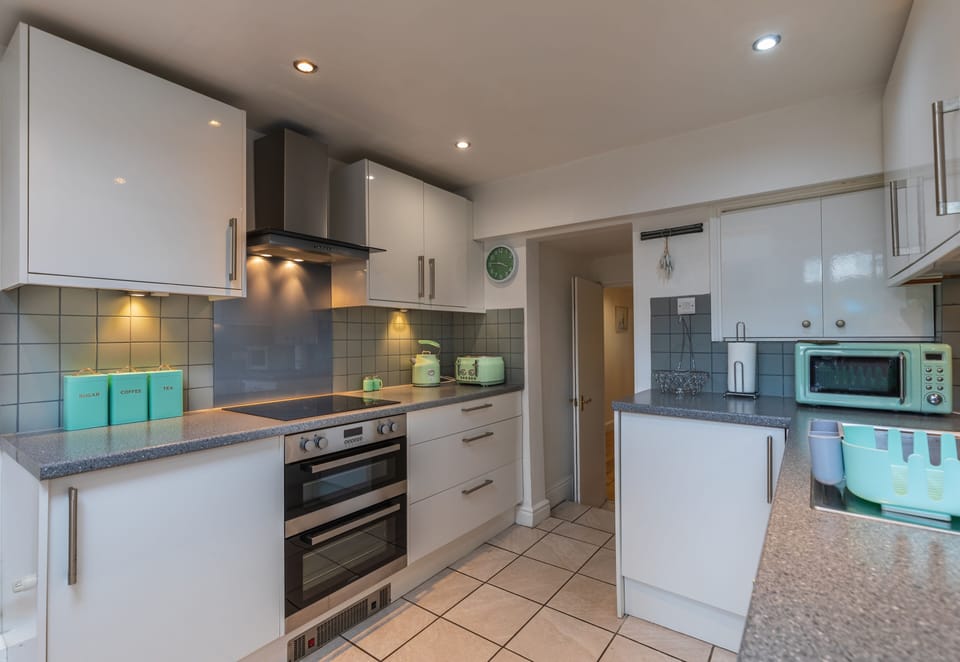 Apartment | Private kitchen | Fridge, microwave, oven, stovetop