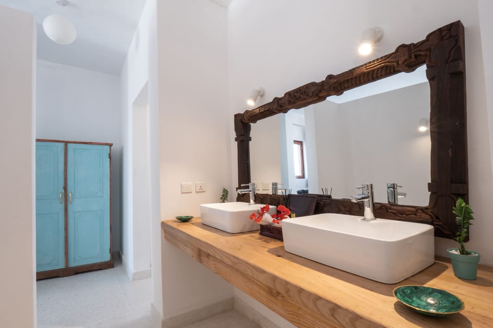 Deluxe Villa, Private Pool | Bathroom | Shower, rainfall showerhead, free toiletries, hair dryer