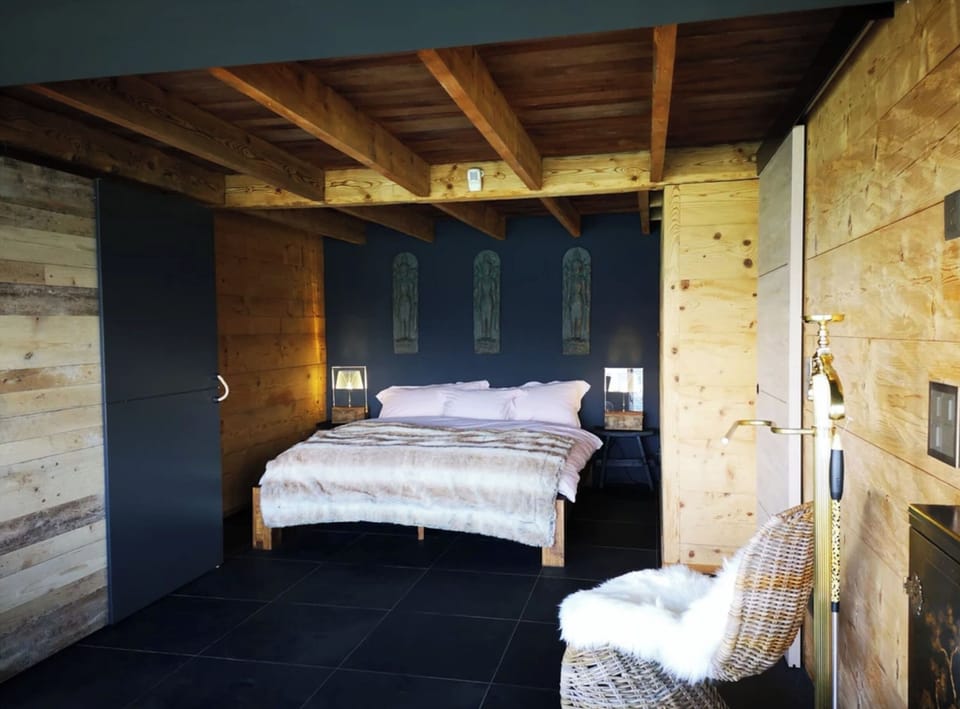 Chalet With Panoramic Views of the Mountains of the Oberland and Lake Thun House in Canton of Bern (Region)