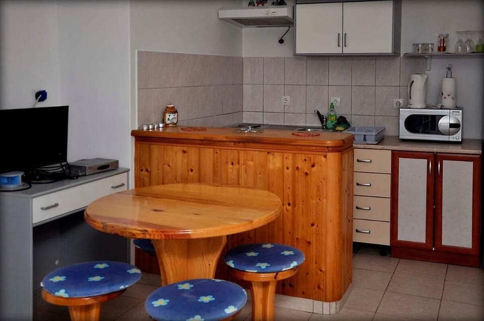 Apartment, 1 Bedroom, Smoking, Patio | Interior