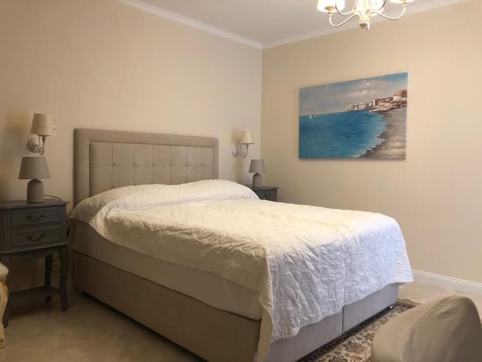 Deluxe Double Room, 1 Bedroom, Garden View, Ground Floor | Down comforters, individually decorated, desk, laptop workspace