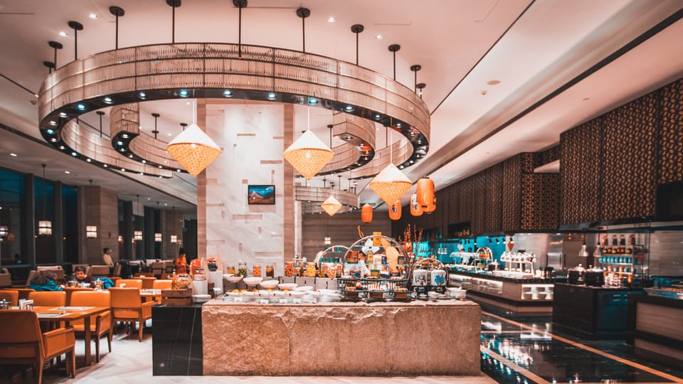 Daily buffet breakfast (CNY 68 per person)