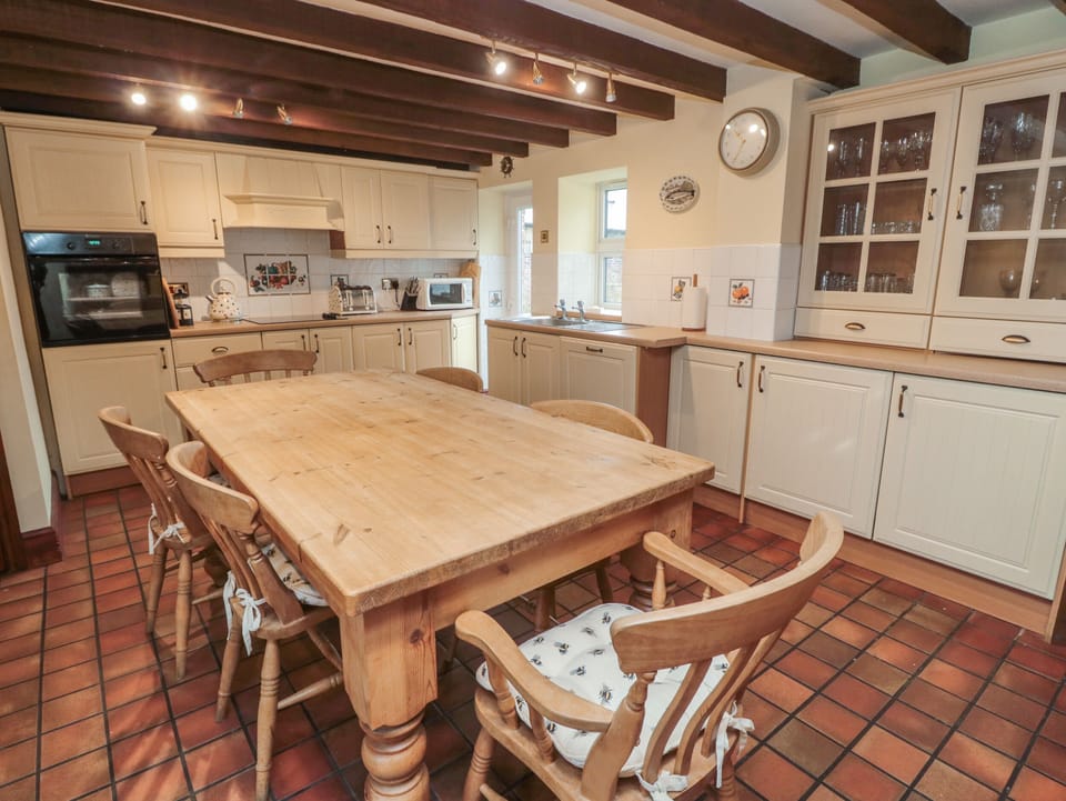 Cottage | Dining