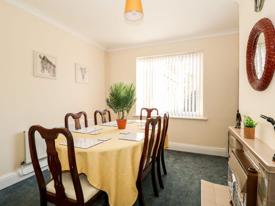 Cottage | Private kitchen | Fridge, dishwasher, cookware/dishes/utensils