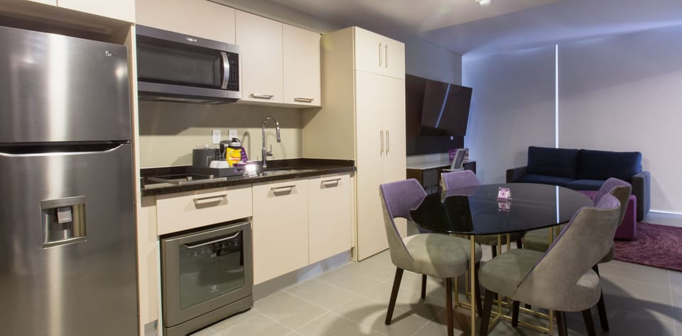 Room | Living area | 55-inch flat-screen TV with cable channels, TV, streaming services