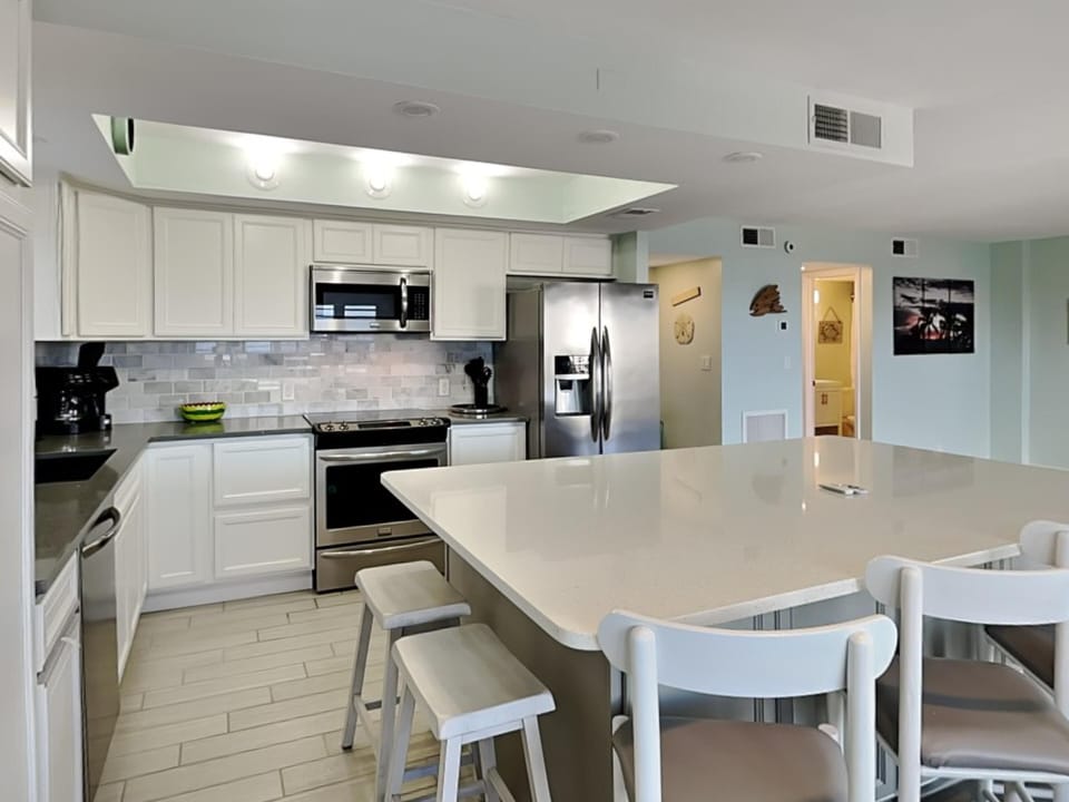 Condo, Multiple Beds, Pool Access, Pool View (#409 - No Pets) | Private kitchen | Fridge, microwave, oven, stovetop