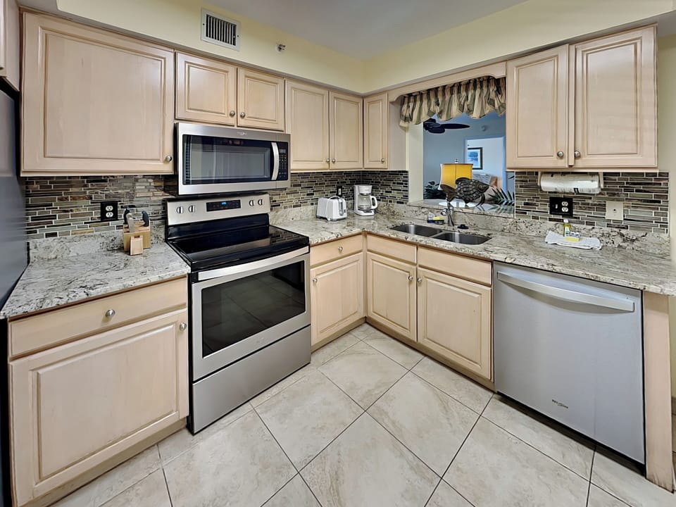 Condo, Multiple Beds, Pool View (Santa Maria 208 - No Pets Allowed) | Private kitchen | Fridge, microwave, oven, stovetop