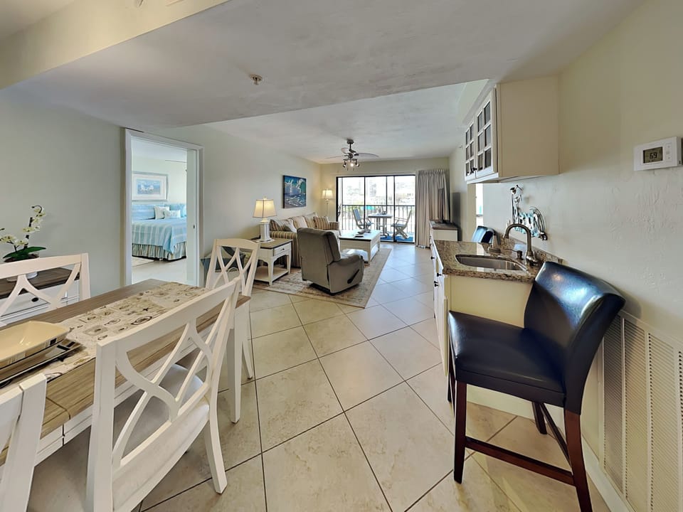 Condo (2 Bedrooms) | Property amenity