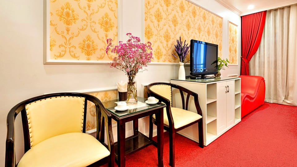 Deluxe Quadruple Room | Minibar, individually decorated, individually furnished, desk