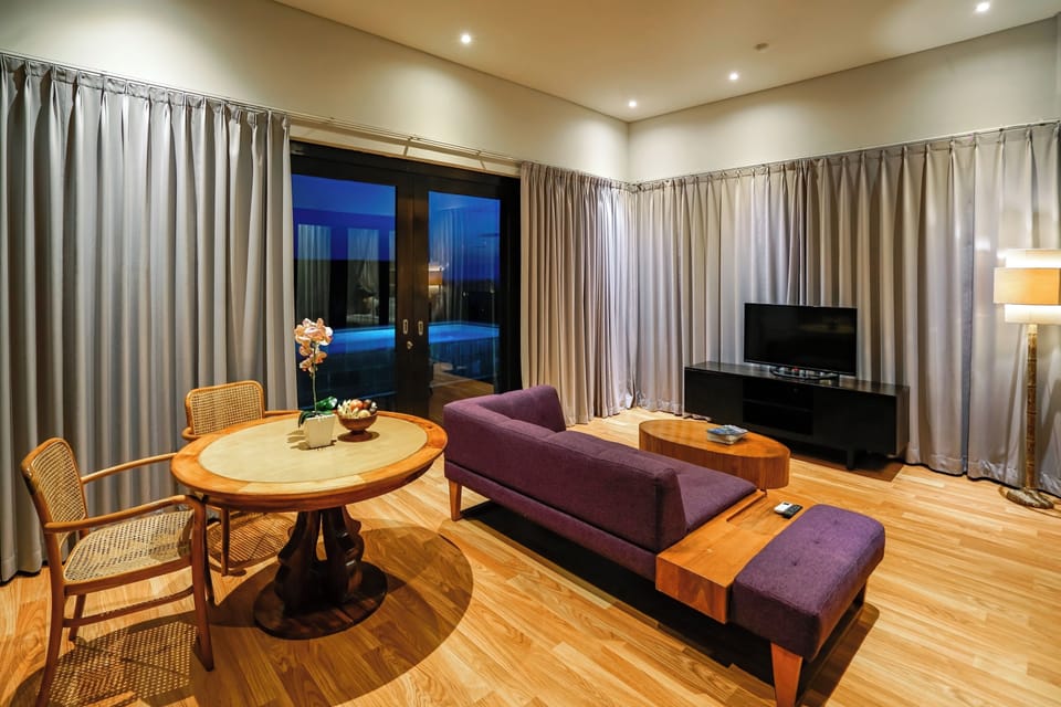 Kirana Penthouse Private Plunge Pool (Free 1X Floating Breakfast with Min. 5 Nights Stay) | Living area | 40-inch LED TV with cable channels, TV
