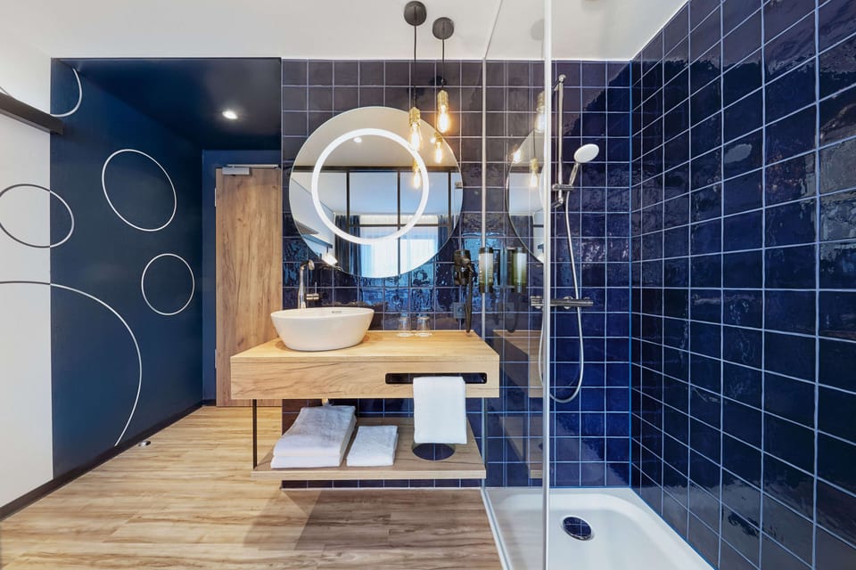 Shower, free toiletries, hair dryer, towels