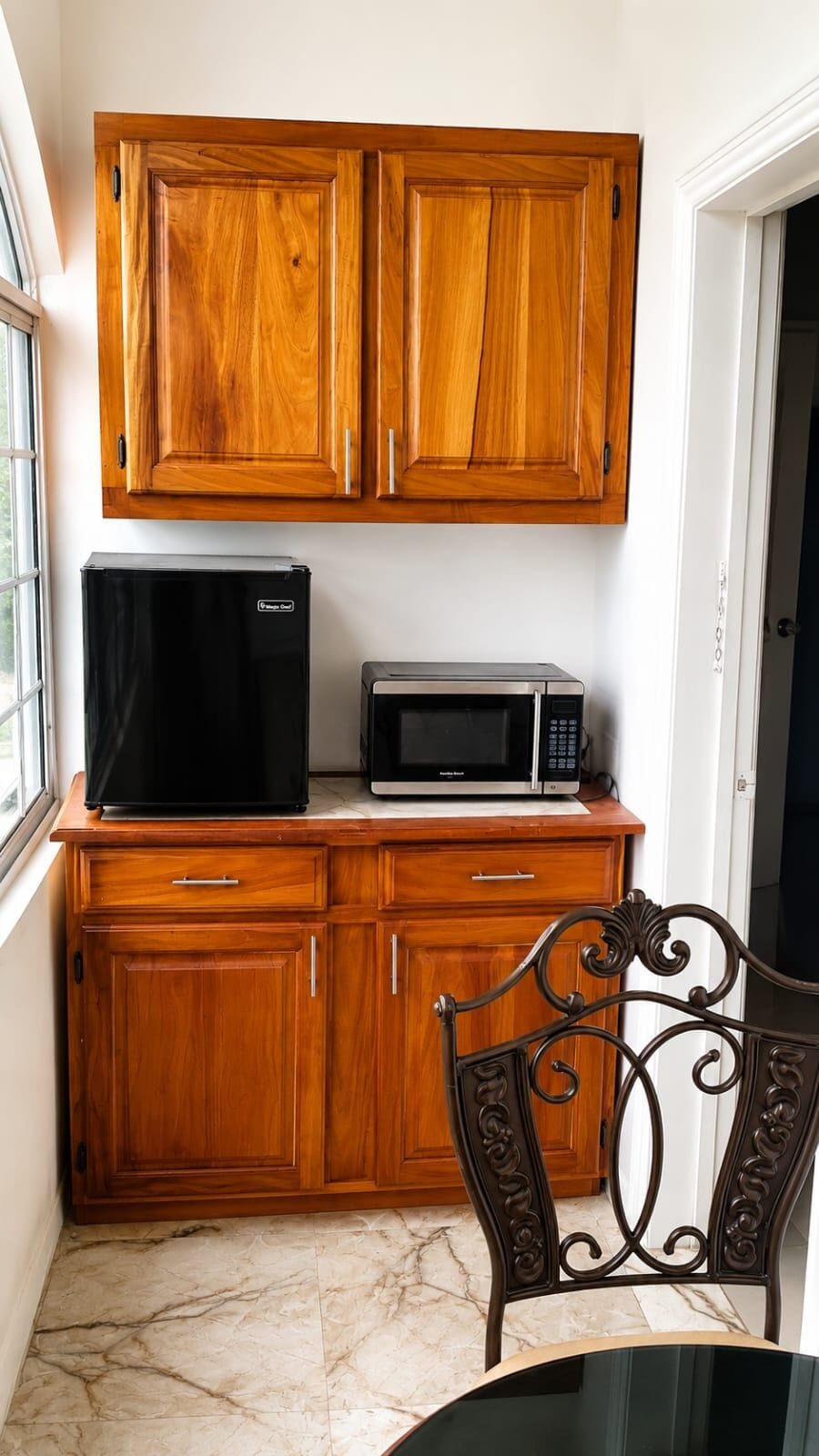 Junior Room | Private kitchenette | Mini-fridge, microwave, oven