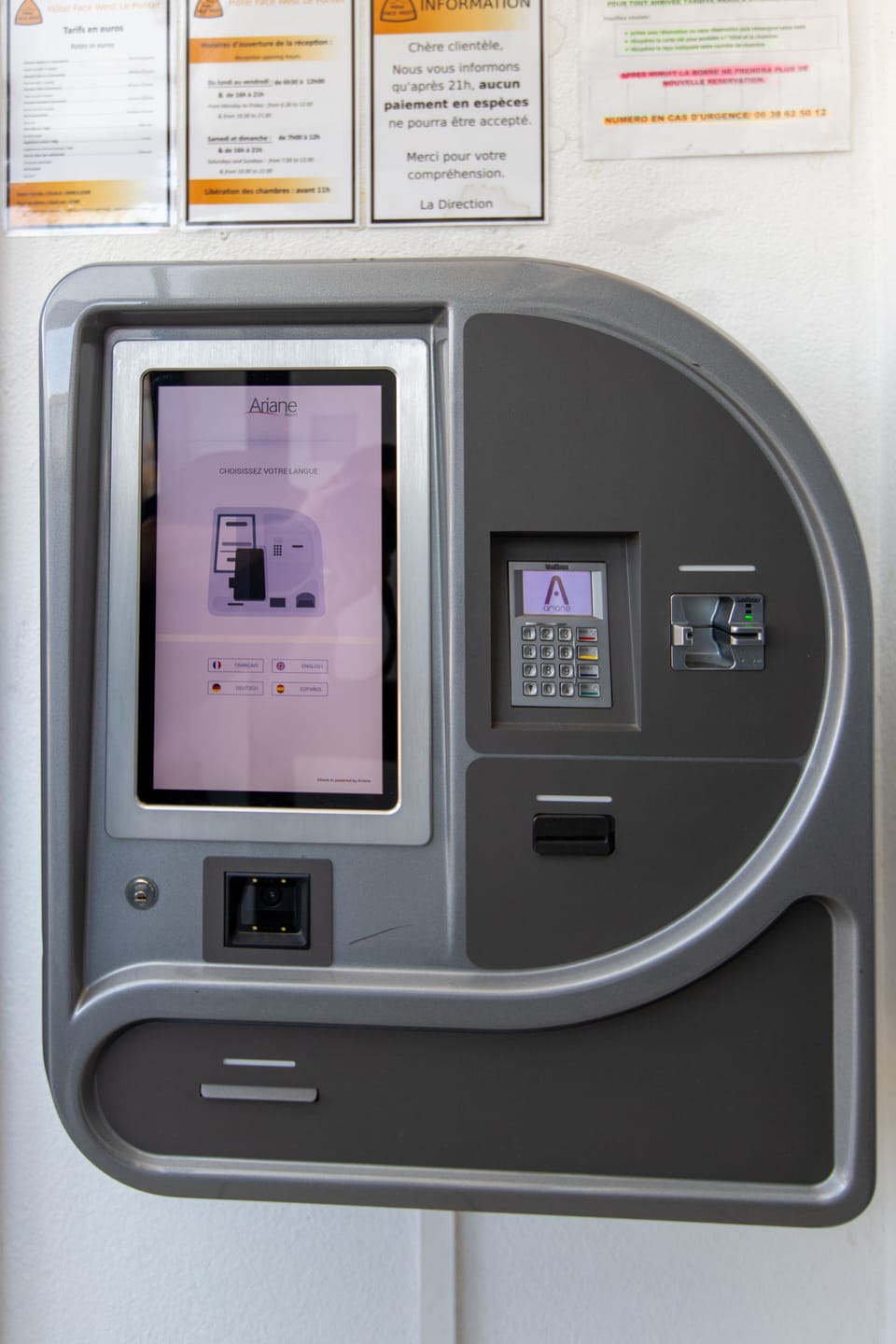 Check-in/check-out kiosk