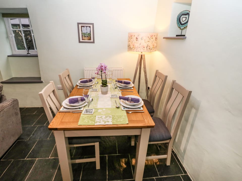Cottage | Interior