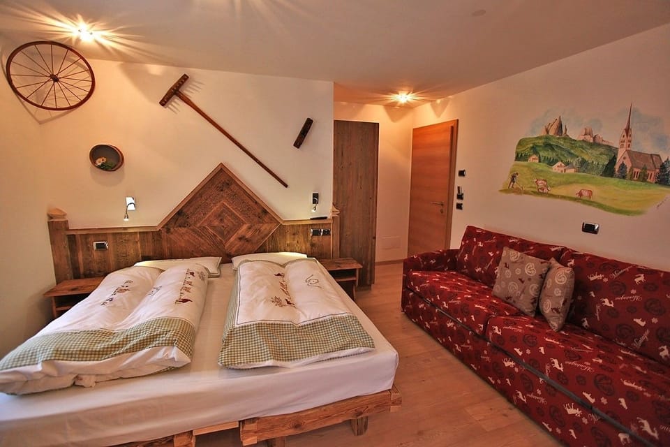 Triple Room | Individually decorated, individually furnished, desk, soundproofing