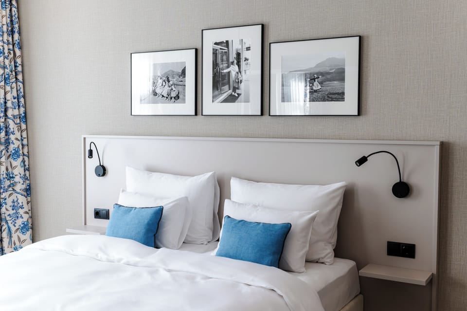Signature Suite | Hypo-allergenic bedding, minibar, in-room safe, iron/ironing board