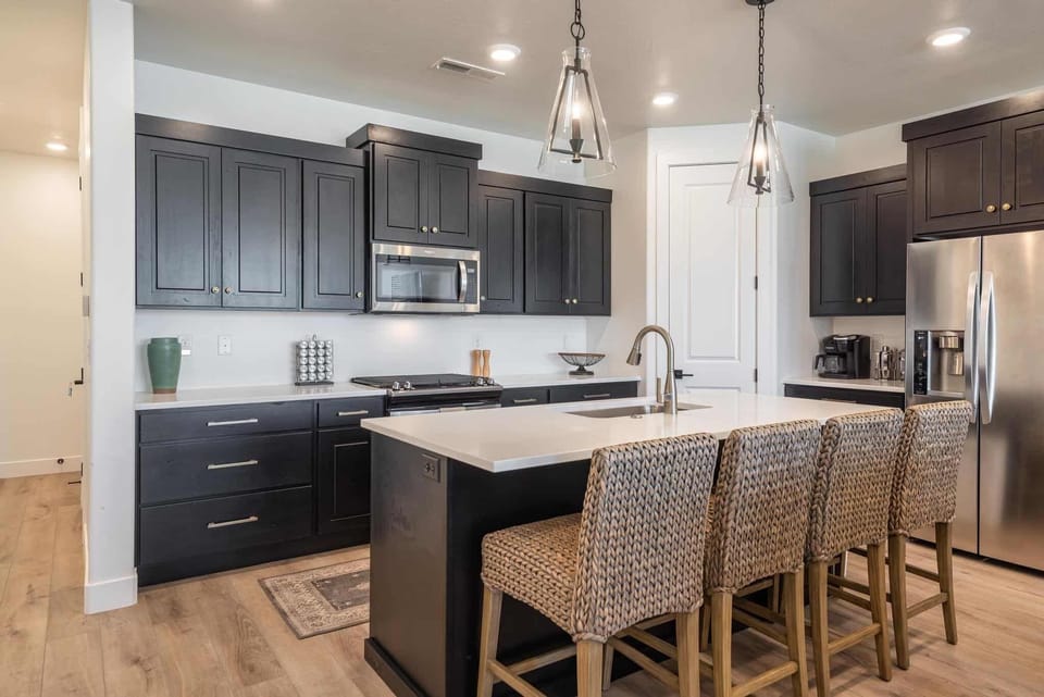Townhome, 4 Bedrooms | Private kitchen | Fridge, oven, coffee/tea maker, electric kettle