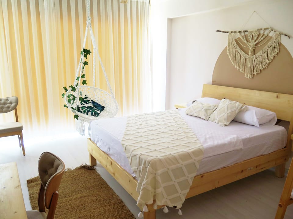 Room | Minibar, WiFi (free), bed sheets