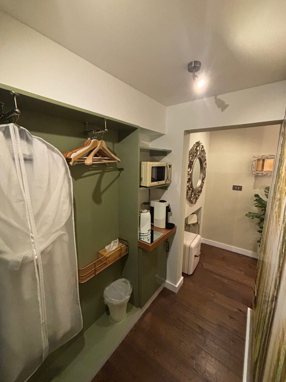 Chic Room | In-room dining