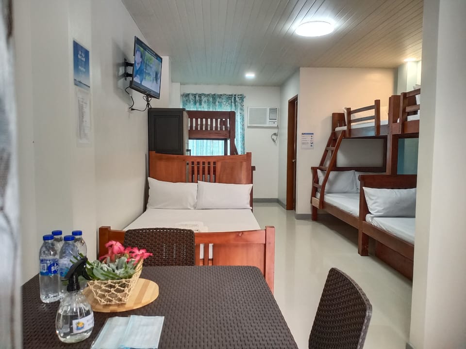 Family Studio | In-room safe, WiFi (free), bed sheets