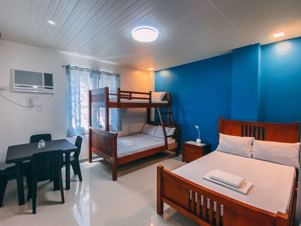 In-room safe, WiFi (free), bed sheets