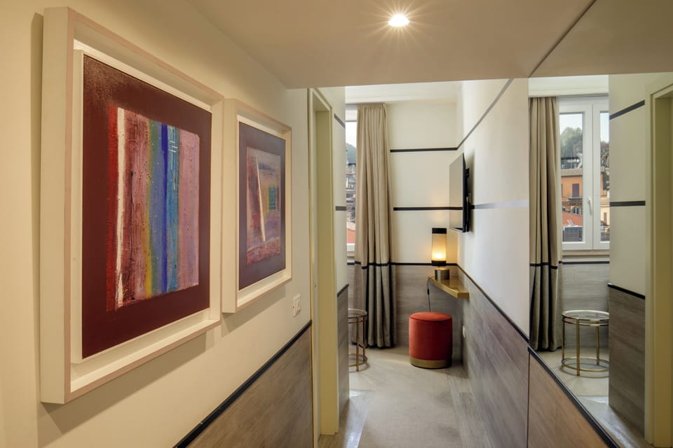 Junior Suite | Living area | 32-inch flat-screen TV with satellite channels, TV