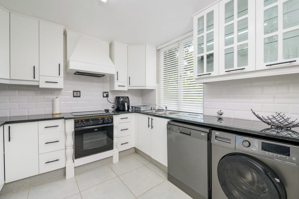 Classic Villa | Private kitchen | Fridge, microwave, electric kettle, toaster