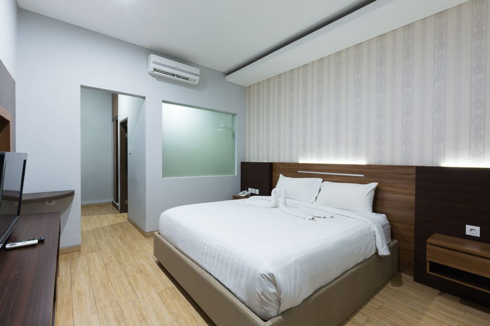 Minibar, in-room safe, individually furnished, desk