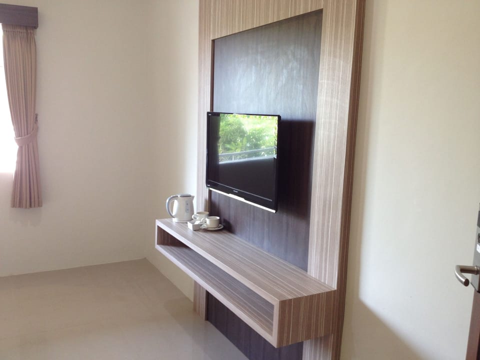 Minibar, in-room safe, individually furnished, desk