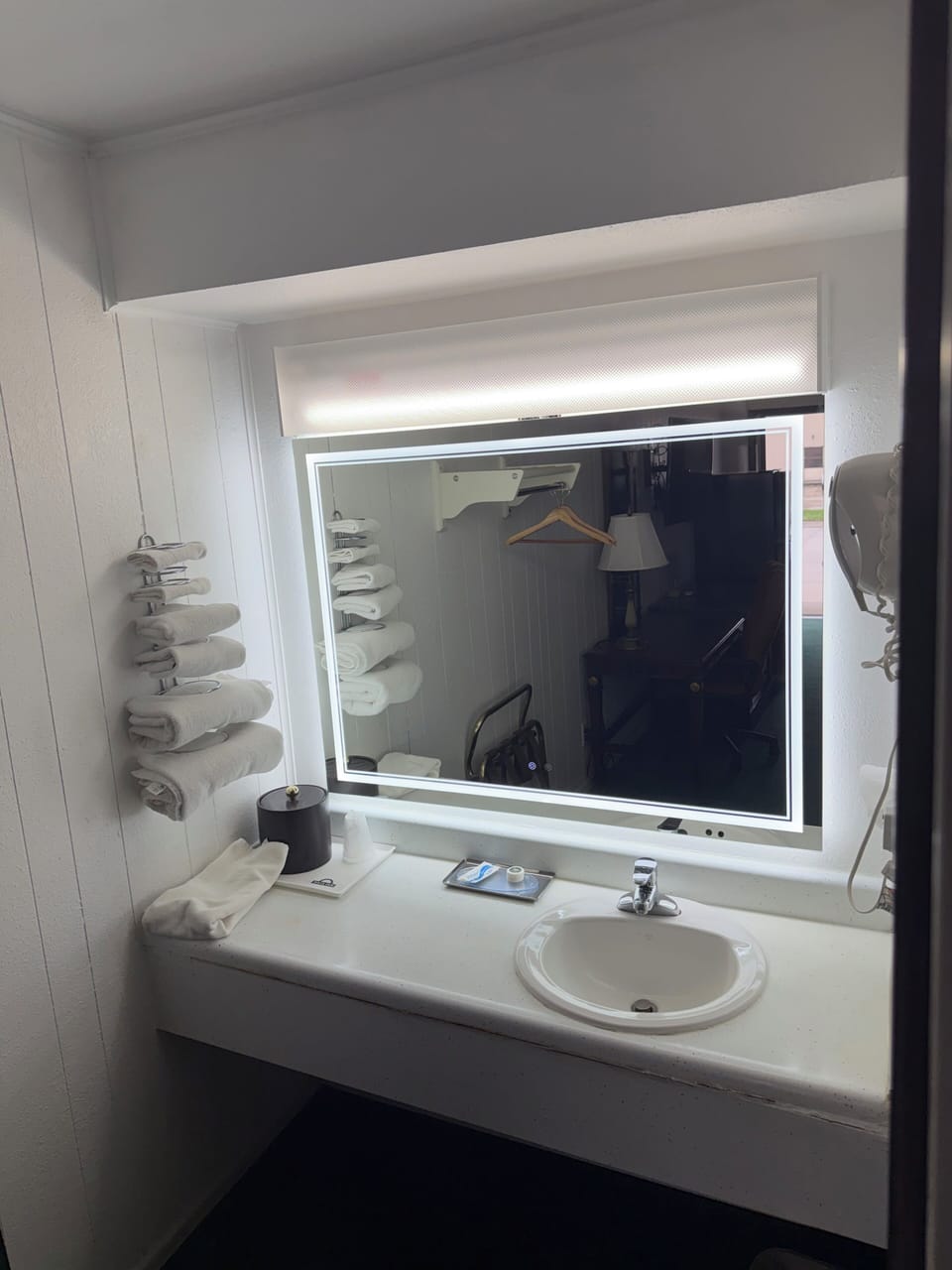 Two Queen Bed Non Smoking | Bathroom | Combined shower/tub, hair dryer, towels