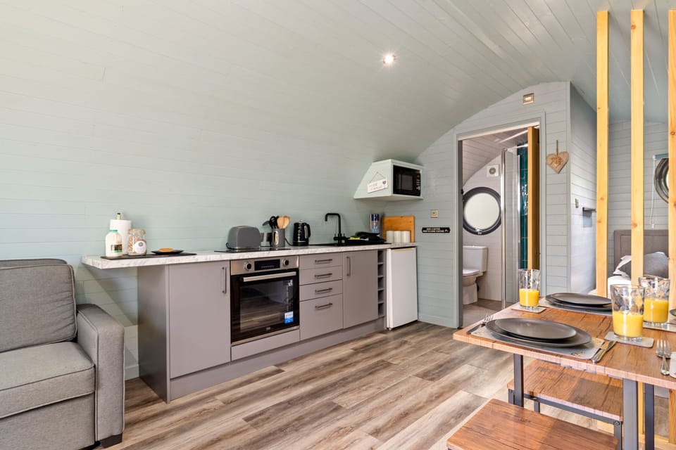 Cabin, Private Bathroom ((Max 2 Adults, 2 Child)) | Shared kitchen