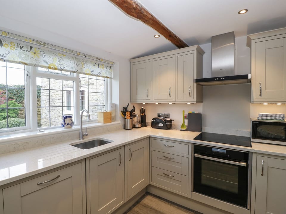 Cottage | Private kitchen | Fridge, microwave, dishwasher, electric kettle