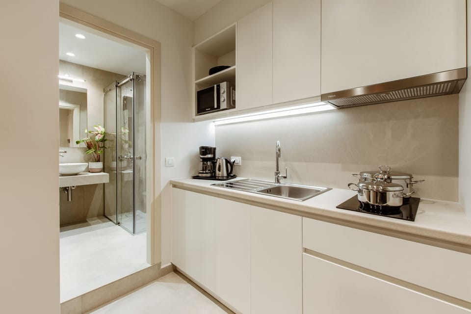 Superior Triple Room | Private kitchen | Fridge, microwave, stovetop, electric kettle