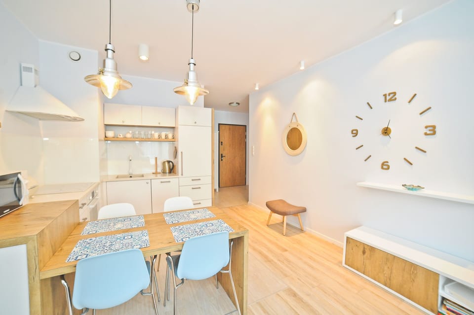 Executive Apartment | Private kitchen | Coffee/tea maker, full-size fridge, oven, stovetop