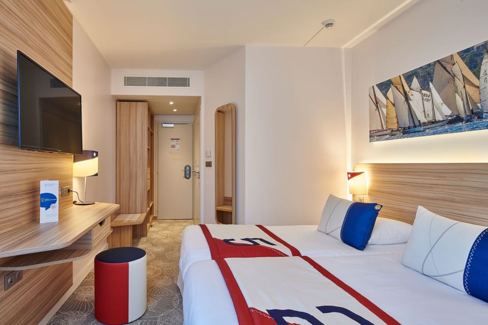 In-room safe, desk, soundproofing, free WiFi
