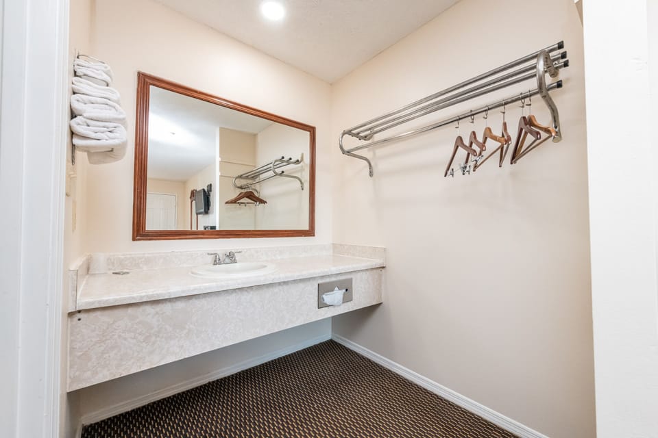 Combined shower/tub, towels, soap, shampoo