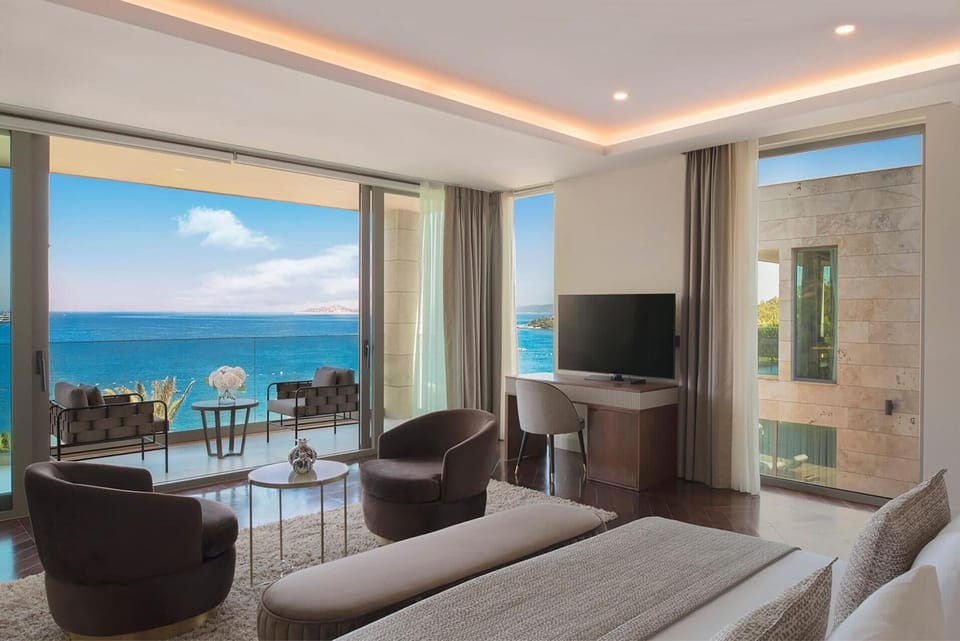Free minibar, in-room safe, blackout drapes, soundproofing