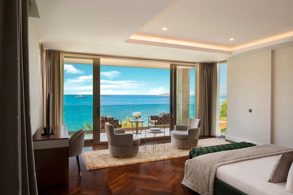 Free minibar, in-room safe, blackout drapes, soundproofing