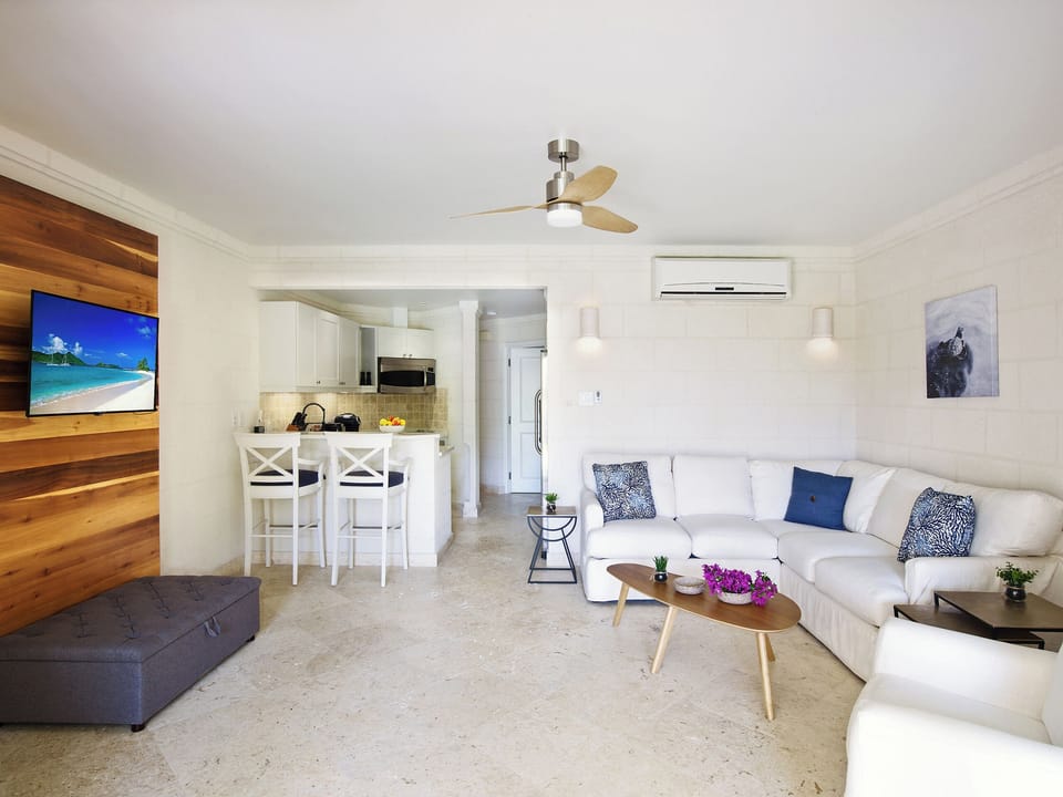 Apartment, 1 Bedroom, Patio, Garden View | Dining