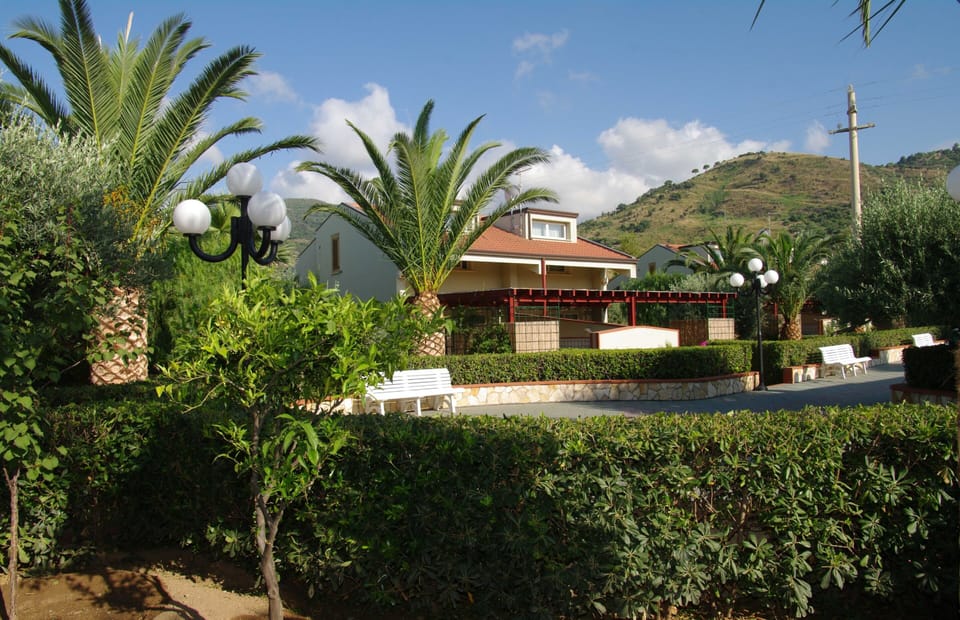 Apartment, 2 Bedrooms, Smoking, Patio | Property grounds