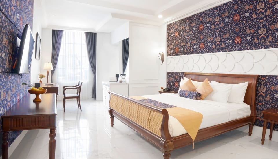 Executive Double Room | Desk, laptop workspace, soundproofing, free WiFi