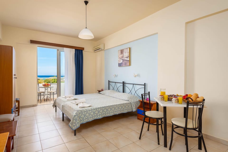 Basic Studio | Premium bedding, in-room safe, travel crib, free WiFi