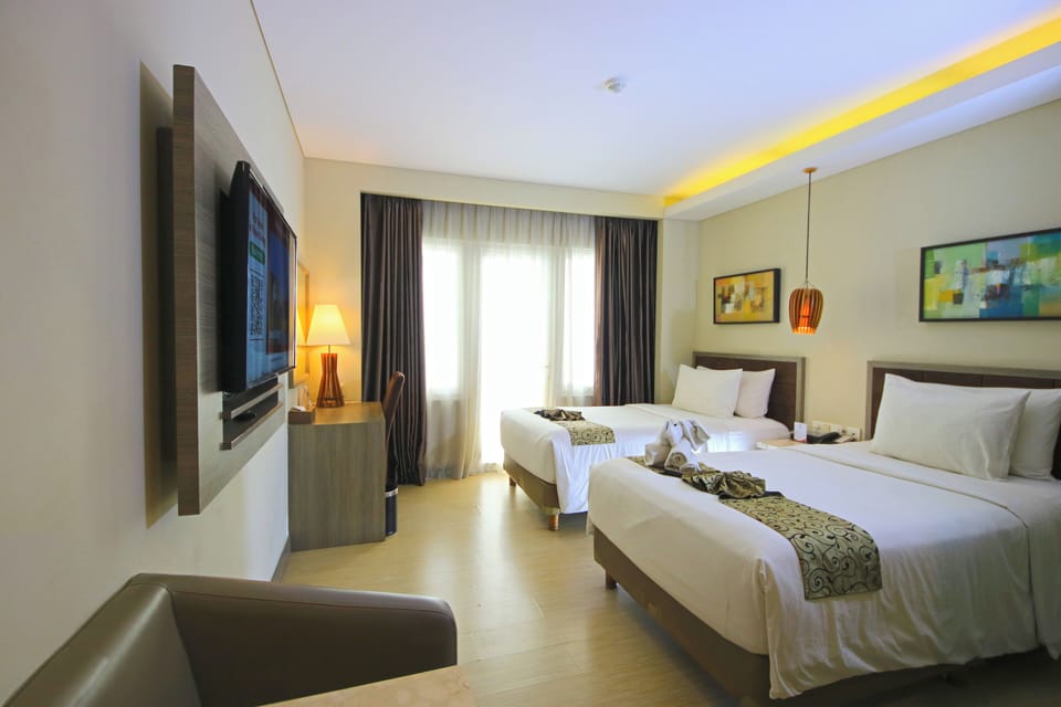 Grand Twin Room (Deluxe) | Minibar, in-room safe, iron/ironing board, free cribs/infant beds