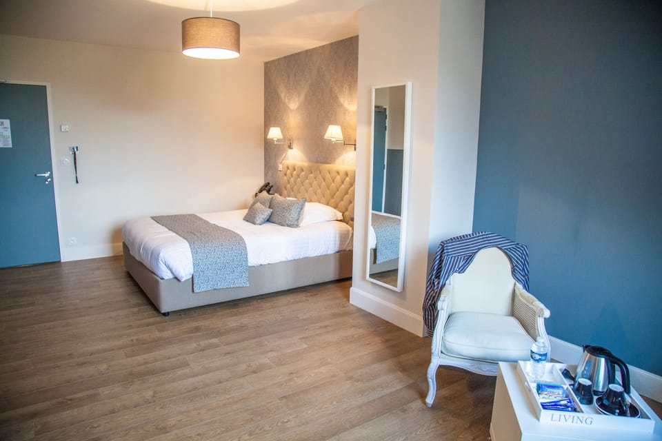 1 bedroom, individually decorated, individually furnished, desk