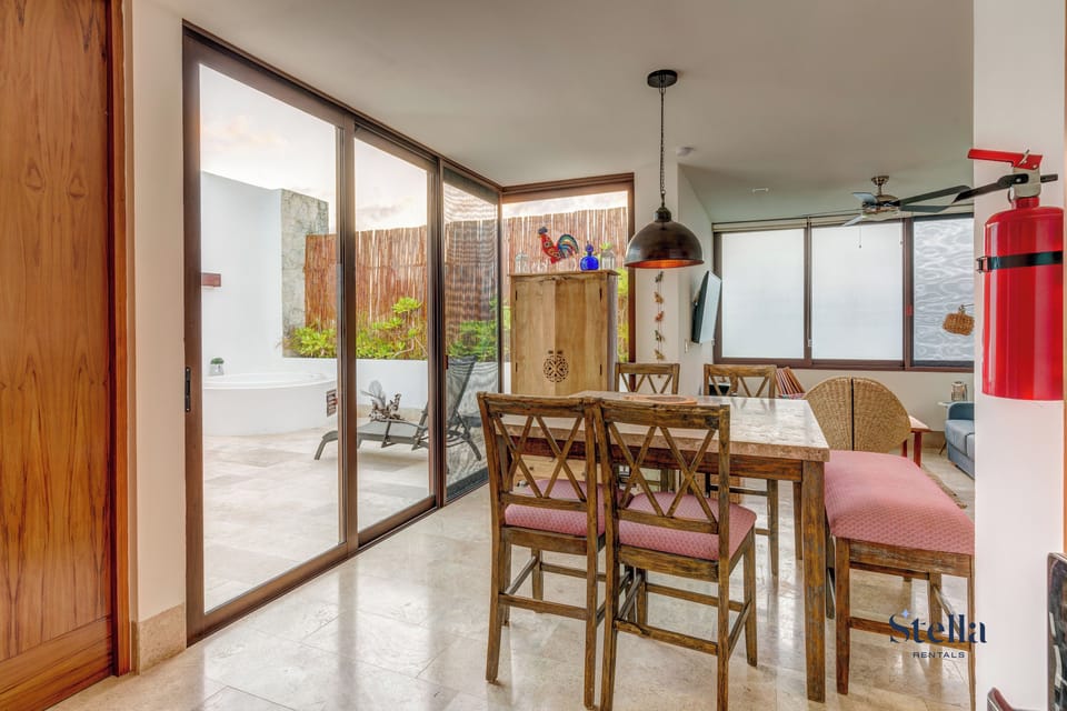 Premium Condo, 1 King Bed with Sofa bed, Hot Tub | Dining room