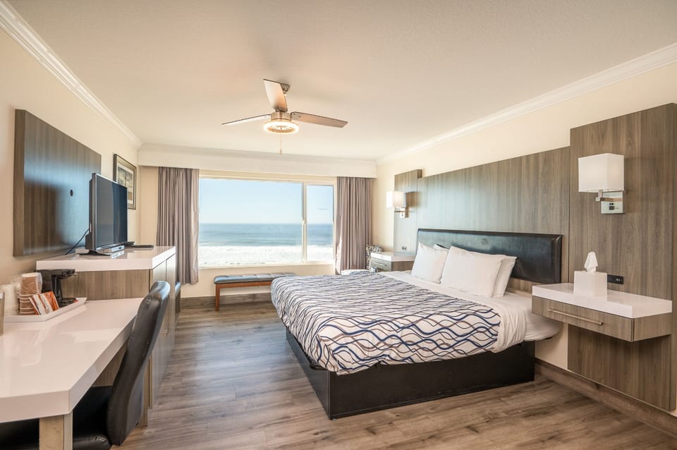Standard Room, 1 King Bed, Oceanfront | Free WiFi, bed sheets