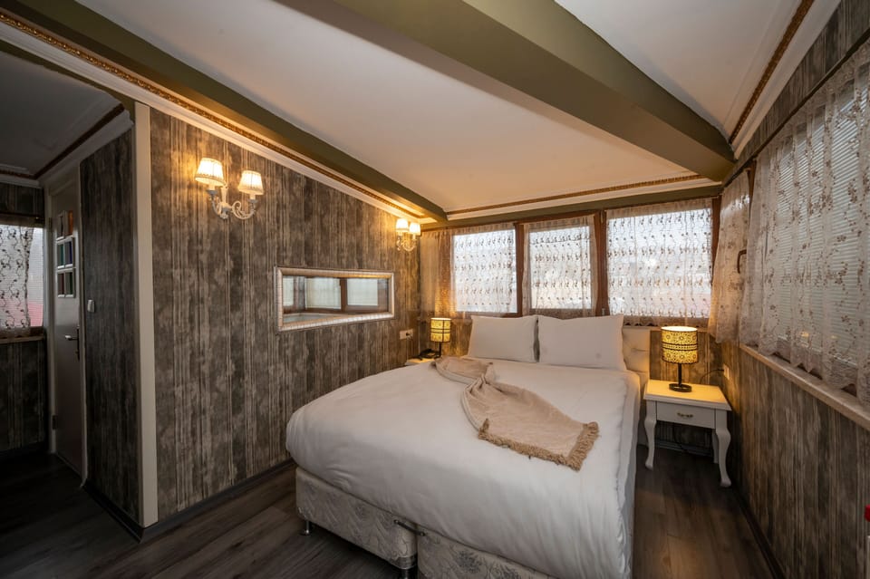 Deluxe Double Room | Premium bedding, minibar, in-room safe, desk