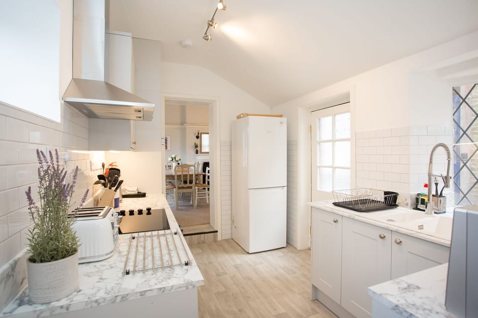 Luxury House, Private Bathroom, Sea View | Shared kitchen