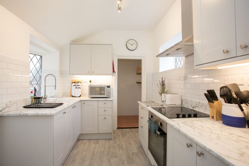 Luxury House, Private Bathroom, Sea View | Shared kitchen