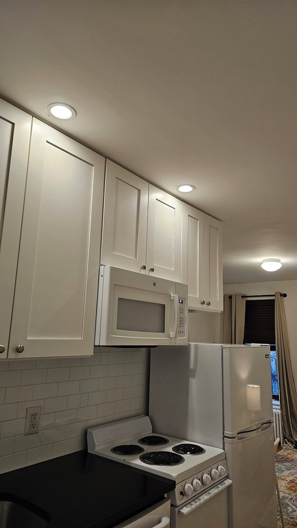 Classic Studio Suite, 1 Bedroom, Non Smoking | Private kitchen | Shared fridge, microwave